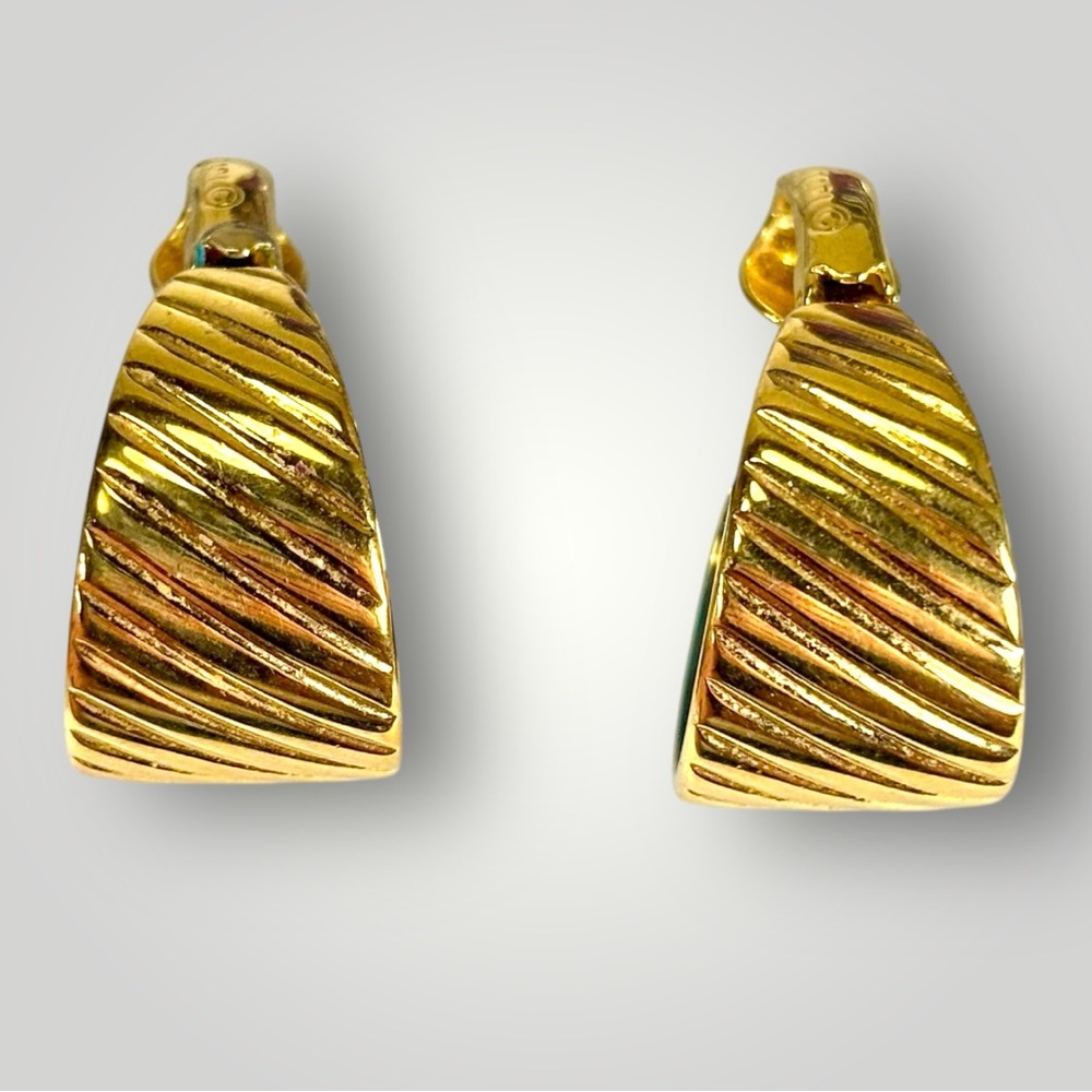 Vintage Trafari 80s Ribbed Clip On Earrings 1" Gold Tone